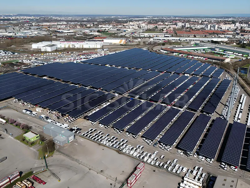 16 MW solarbetriebene Carport-Systeme in Frankreich